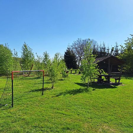 Camping, Zabierz Wlasny Namiot Kameralne Pole Namiotowe Z Basenem Kinem Plenerowym Miejscem Na Ognisko I Placem Zabaw Zywe Zwierzeta Agroturystyka Giebultow  المظهر الخارجي الصورة