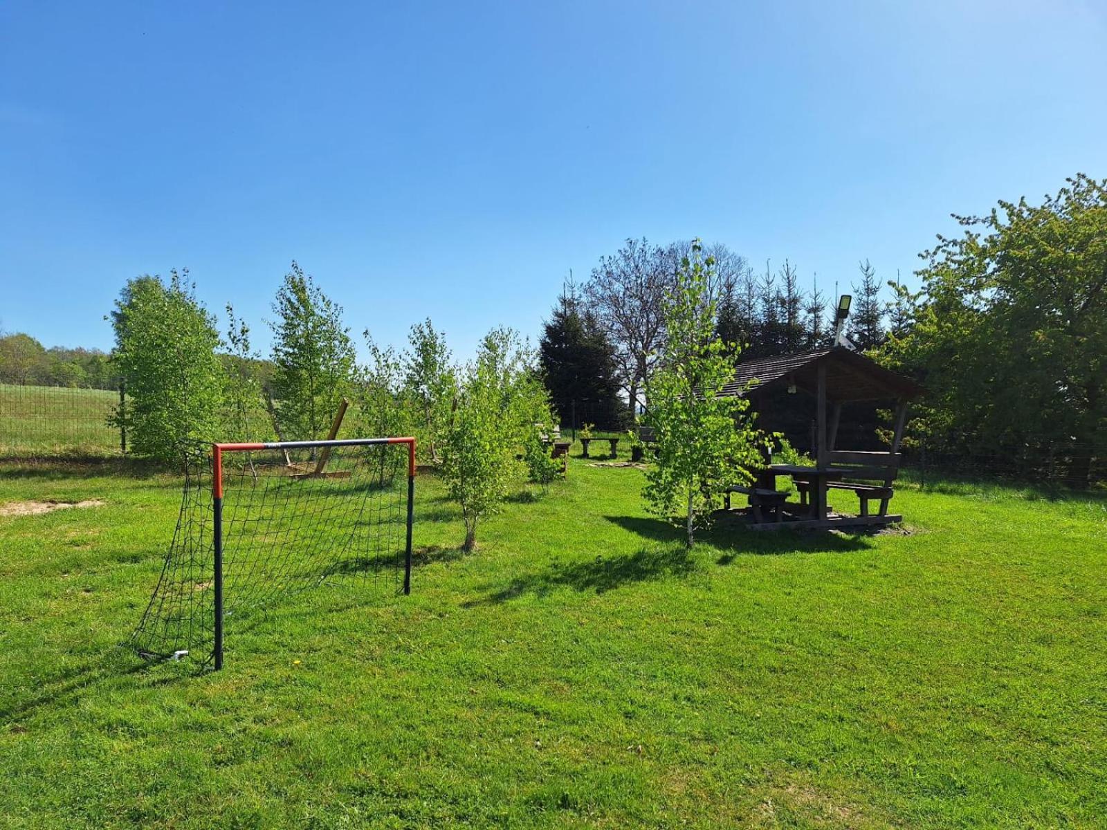 Camping, Zabierz Wlasny Namiot Kameralne Pole Namiotowe Z Basenem Kinem Plenerowym Miejscem Na Ognisko I Placem Zabaw Zywe Zwierzeta Agroturystyka Giebultow  المظهر الخارجي الصورة