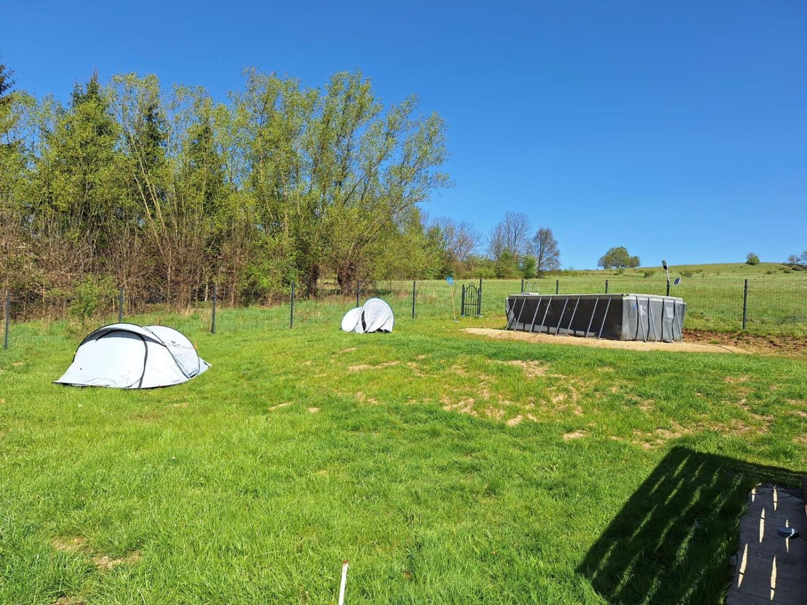 Camping, Zabierz Wlasny Namiot Kameralne Pole Namiotowe Z Basenem Kinem Plenerowym Miejscem Na Ognisko I Placem Zabaw Zywe Zwierzeta Agroturystyka Giebultow  المظهر الخارجي الصورة