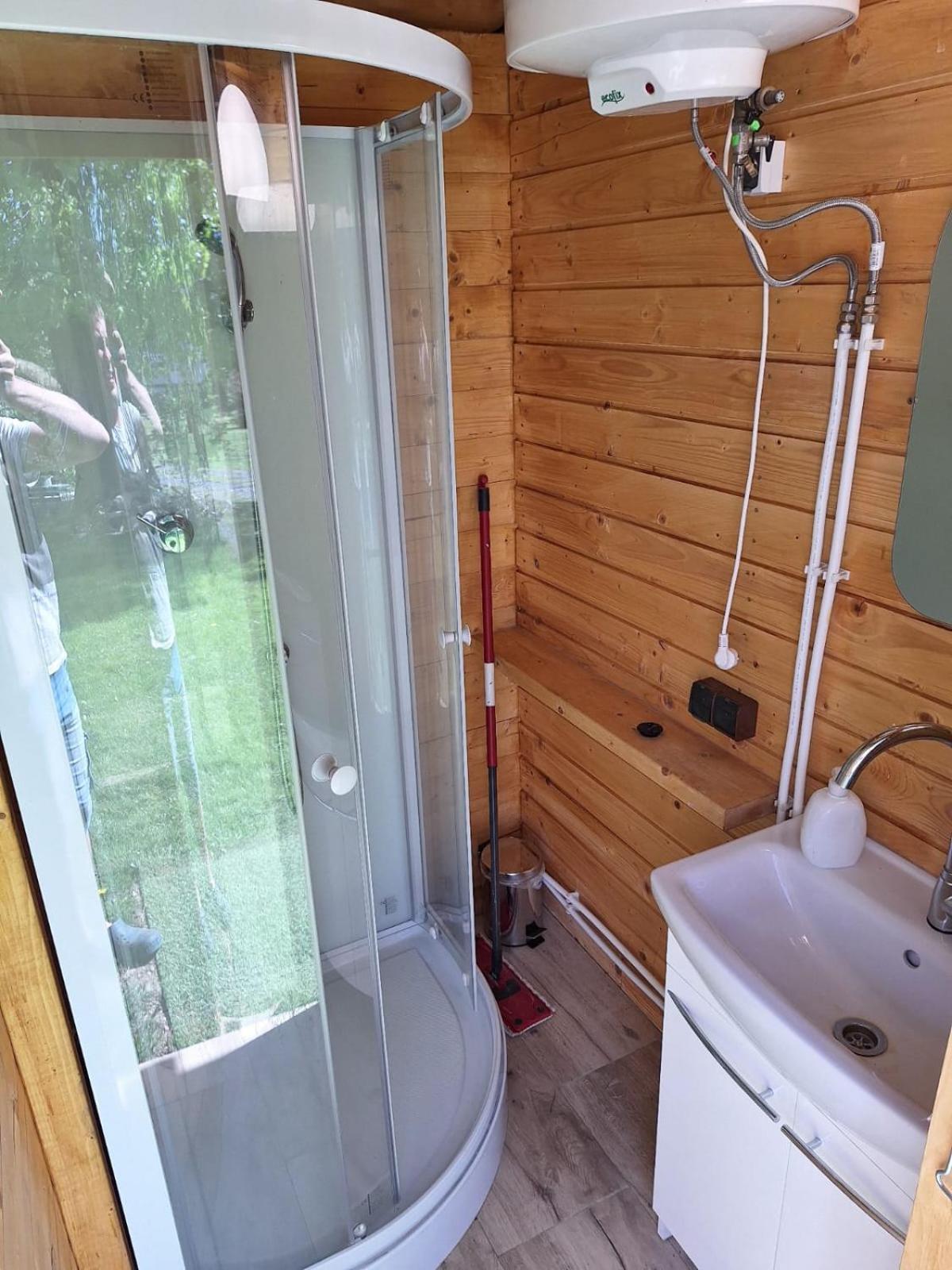 Camping, Zabierz Wlasny Namiot Kameralne Pole Namiotowe Z Basenem Kinem Plenerowym Miejscem Na Ognisko I Placem Zabaw Zywe Zwierzeta Agroturystyka Giebultow  المظهر الخارجي الصورة