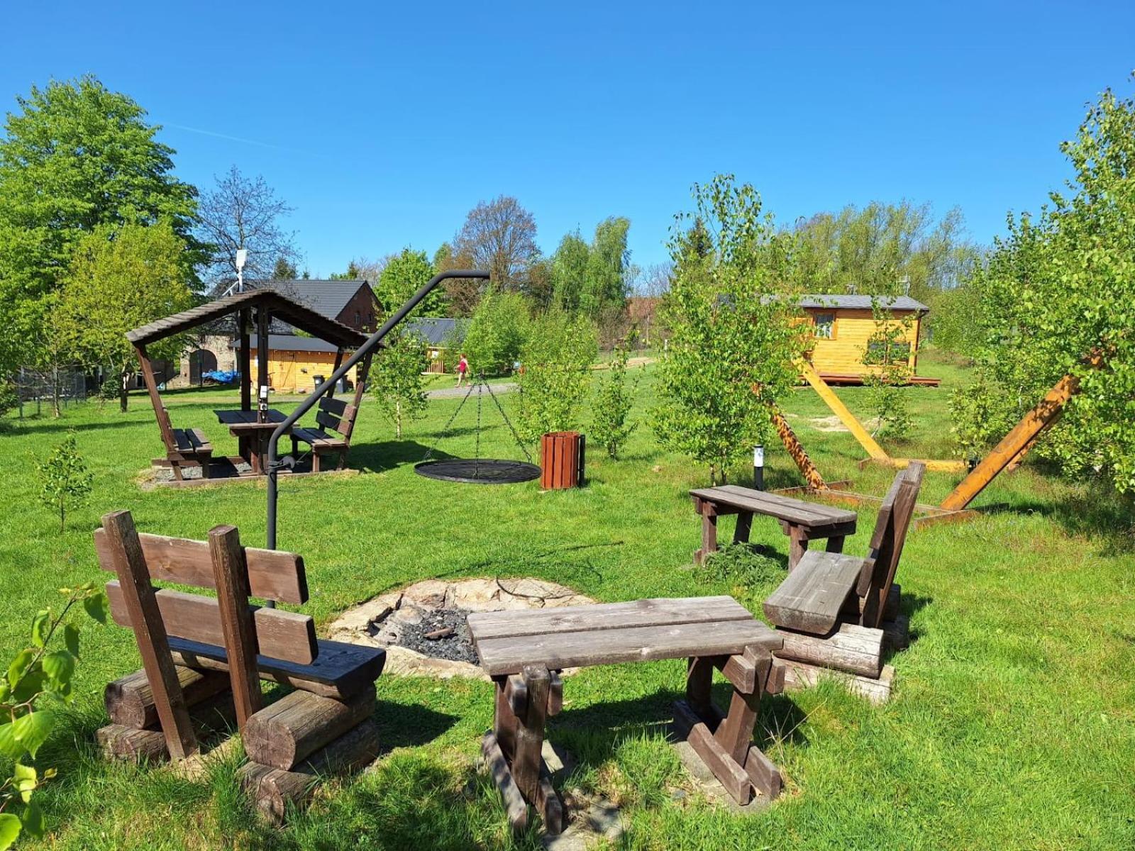 Camping, Zabierz Wlasny Namiot Kameralne Pole Namiotowe Z Basenem Kinem Plenerowym Miejscem Na Ognisko I Placem Zabaw Zywe Zwierzeta Agroturystyka Giebultow  المظهر الخارجي الصورة