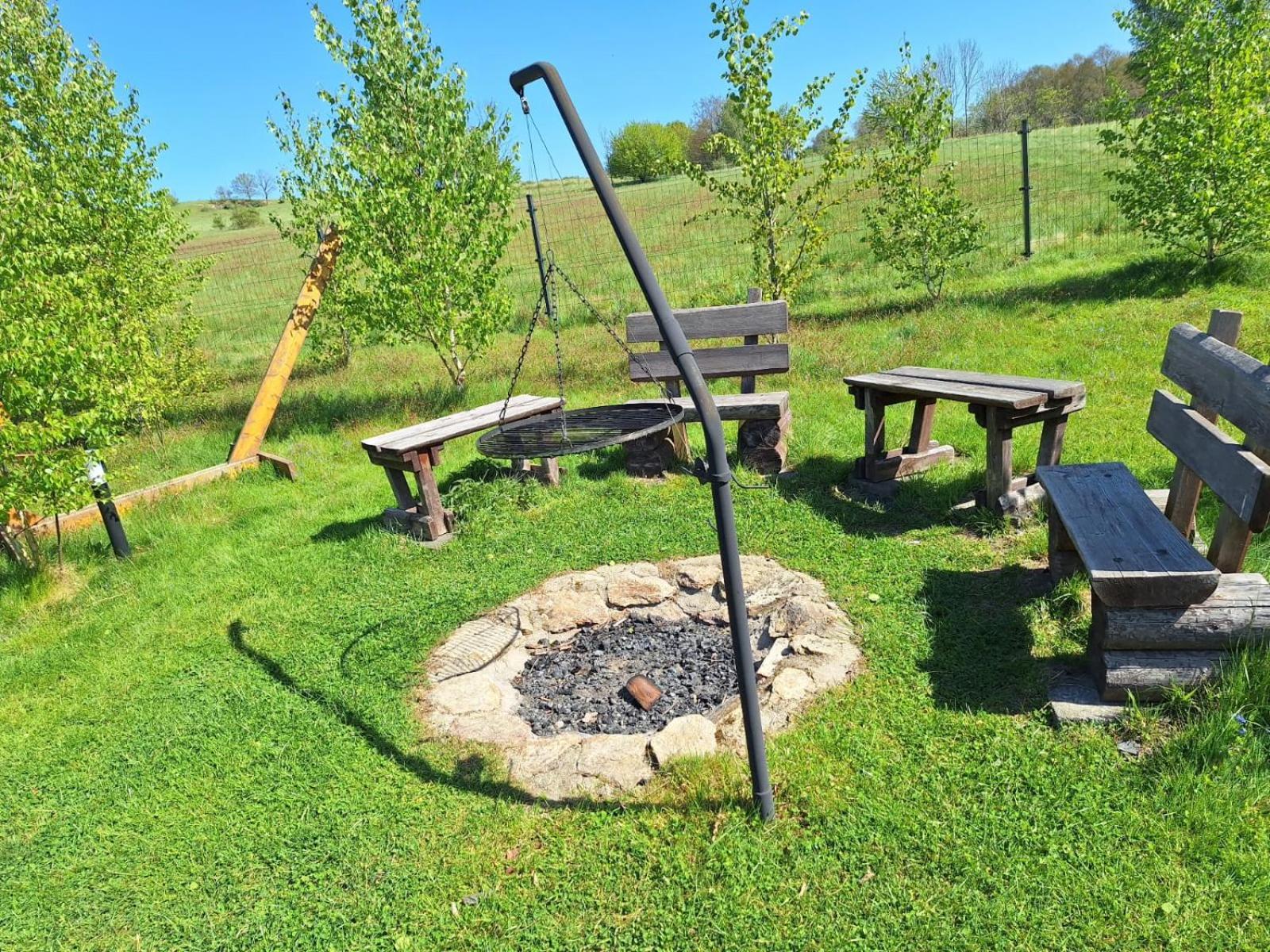 Camping, Zabierz Wlasny Namiot Kameralne Pole Namiotowe Z Basenem Kinem Plenerowym Miejscem Na Ognisko I Placem Zabaw Zywe Zwierzeta Agroturystyka Giebultow  المظهر الخارجي الصورة
