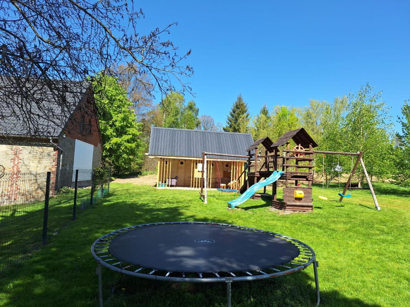 Camping, Zabierz Wlasny Namiot Kameralne Pole Namiotowe Z Basenem Kinem Plenerowym Miejscem Na Ognisko I Placem Zabaw Zywe Zwierzeta Agroturystyka Giebultow  المظهر الخارجي الصورة